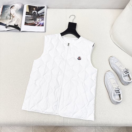 Moncler Classic Diamond Quilted Lightweight Round Neck Down Vest