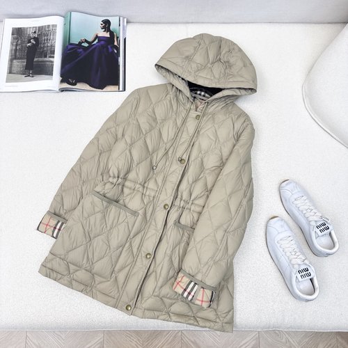 Burberry Essential Series Quilted Hooded Down Jacket with Practical Pockets