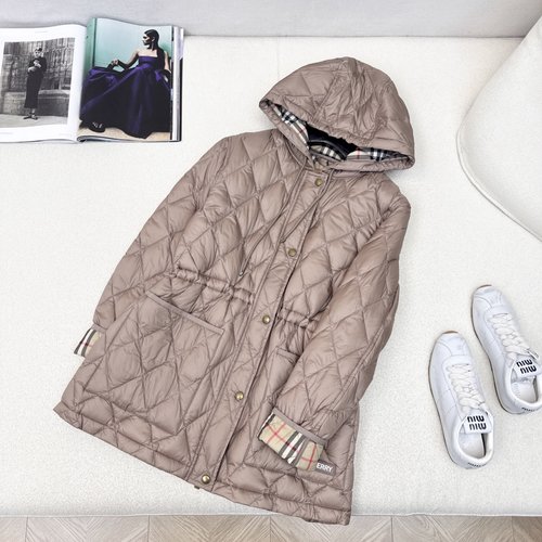 Burberry Essential Series Quilted Hooded Down Jacket with Practical Pockets