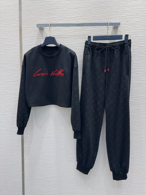 Louis Vuitton Casual Suit with Unique Design and Rich Layers