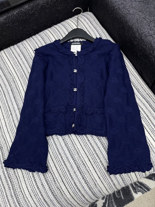 Chanel Vintage Heavy-Duty Crochet Collar Coat with Fashionable Design