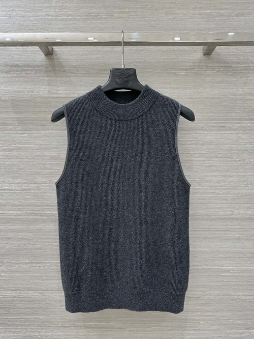 Brunello Cucinelli Exclusive Pure Cashmere Chain-collar Vest for an Elegant Ensemble