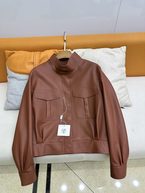 Hermes Imported 100% Leather Product with Arch Needle Stitching and Oil Edge Handiwork