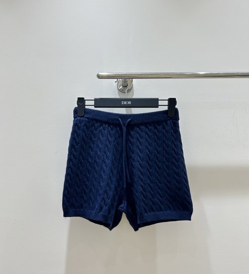 Miu Miu Elegant Letter-Logo Knit Shorts, Thickened and Comfortable