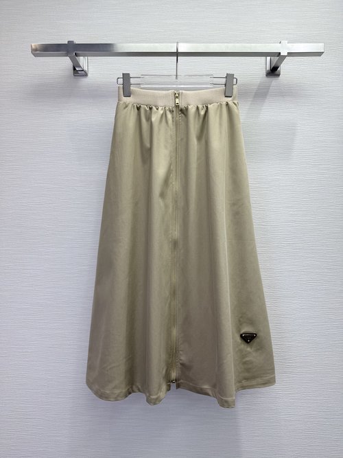 Prada Elegant Threaded Waist Skirt with Front Zip and Triangle Logo Decoration
