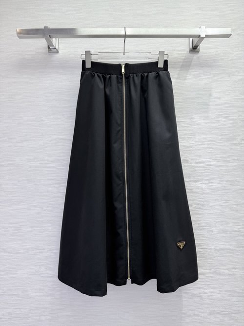 Prada Elegant Threaded Waist Skirt with Front Zip and Triangle Logo Decoration