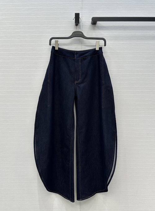 Alaia Bubble-Edge Washed Jeans for a Fashionable Look