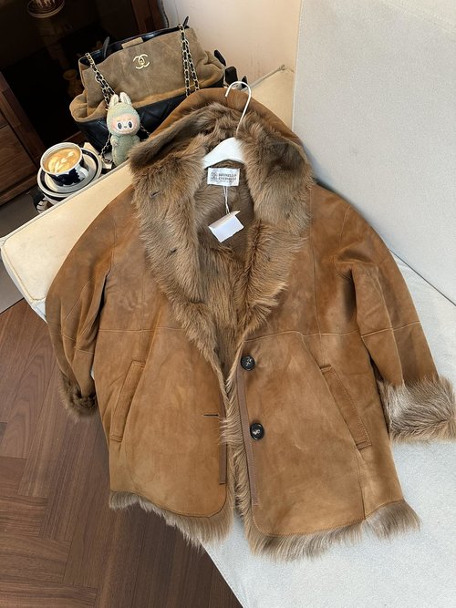 Loewe New Cashmere - Resembling Fox - Sheep Garments