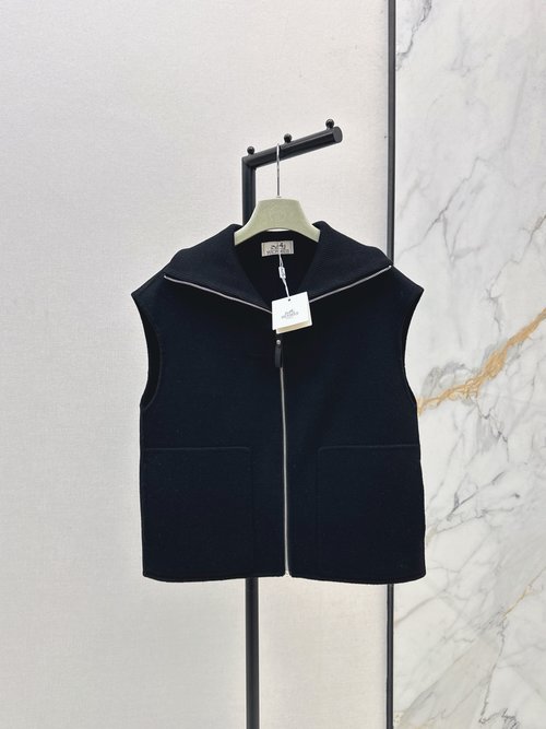Hermes Her Series Double - Faced Wool Vest: A Sophisticated Layering Piece