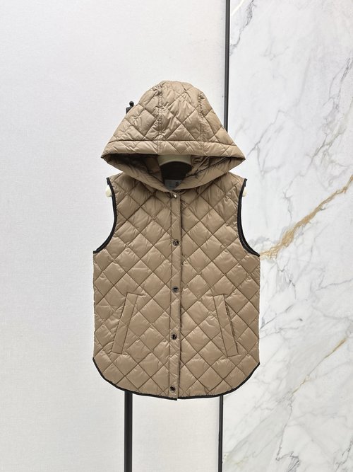 Brunello Cucinelli Down-Filled Quilted Vest with Hood and Webbing Trim, Versatile and Stylish