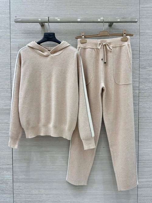 Brunello Cucinelli Exclusive High-end Cashmere Suit with Contrasting Design and Handmade Chain Details