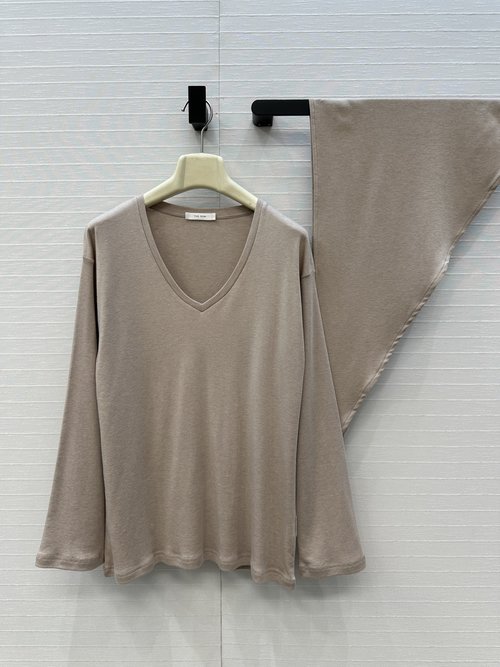 The Row Exclusive Row-style Tencel Wool Triangle Scarf Base Layer with Versatile Wearing Styles