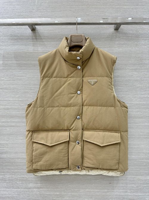 Prada Exclusive First Release: American Street-Style Down Vest with Metal Logo