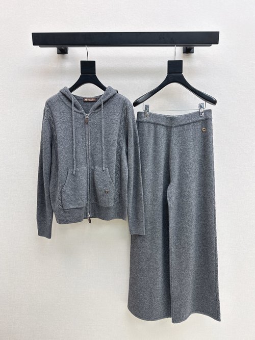 Loro Piana Relaxed-Fit Cashmere Ensemble - Effortless Sophistication, Versatile Style