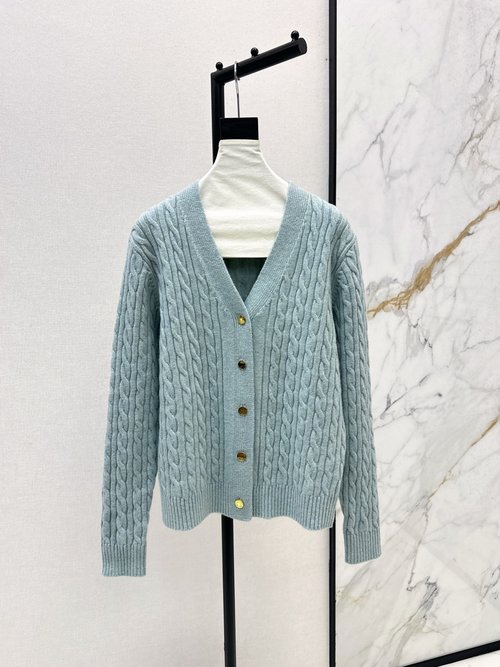 Loro Piana Vintage V-Neck Wool Coat for a Sophisticated Appearance