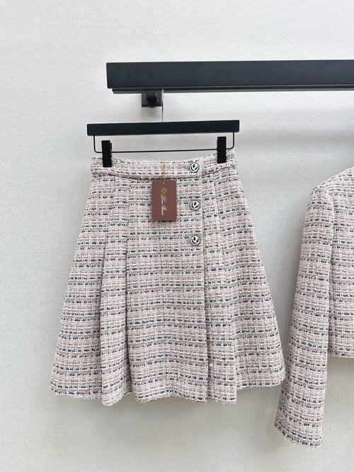 Loro Piana Elegant Imported Wool Knit Suit with Unique Design