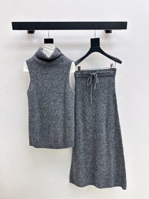 Loro Piana Exquisite Custom Wool Knit Set with Elegant Appeal