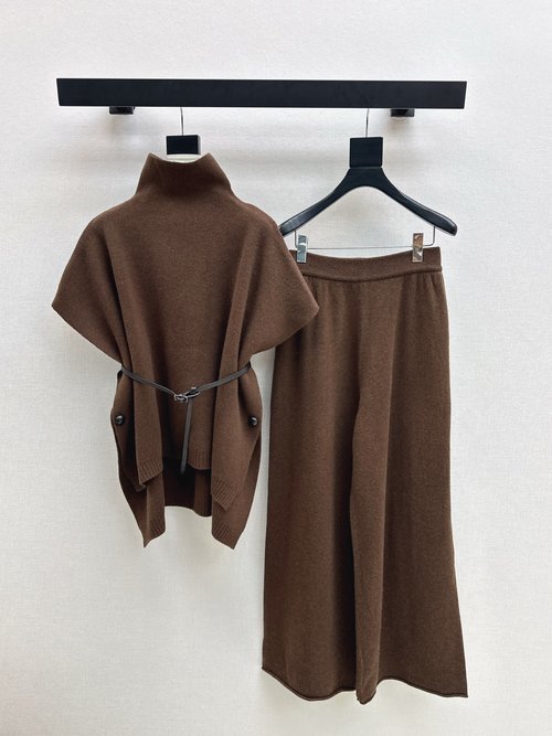 Loro Piana Sophisticated British-Style Knit Collared Cape with Straight-Leg Trousers