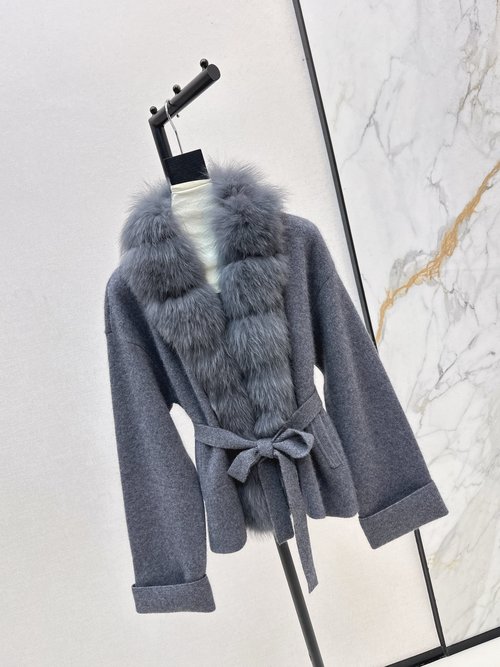Fendi Comfortable and Stylish Knit Coat with Fox Fur Trim
