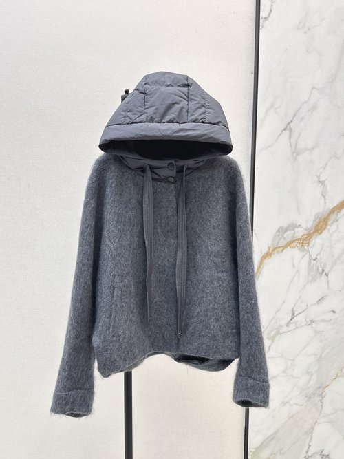Max Mara Minimalist Wool-Cashmere Hooded Jacket with Stylish Details