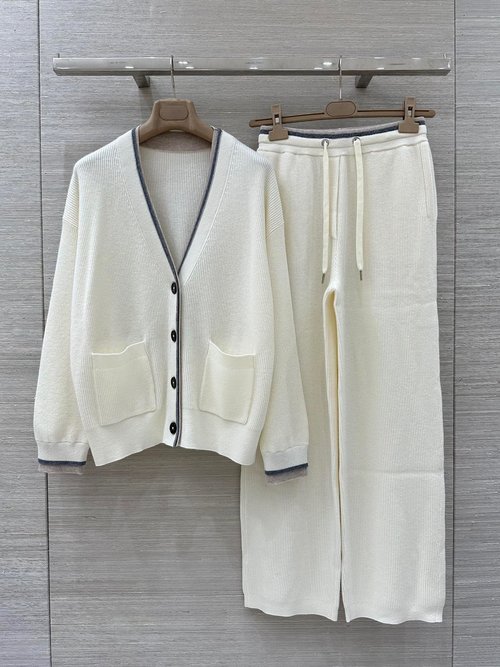 Brunello Cucinelli Exclusive High-end Cashmere Suit in V-Neck and Loose Fit