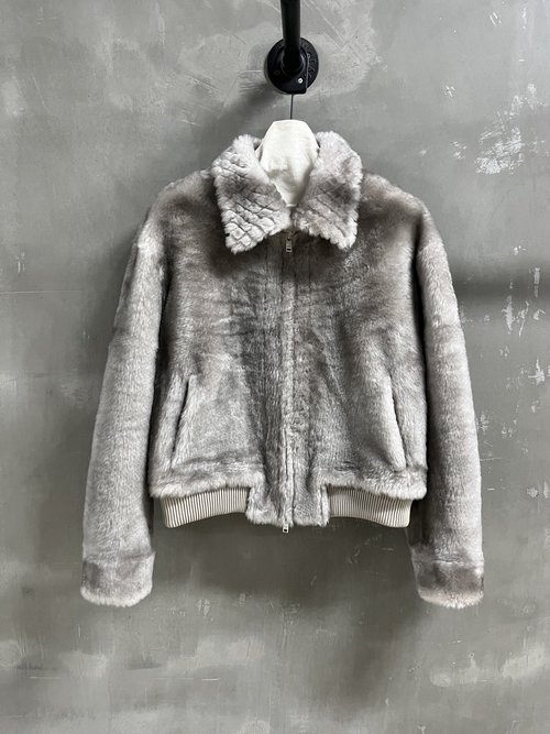 Bottega Veneta Custom-Made Outerwear with Exquisite Appliqué Craftsmanship and Versatile Fit