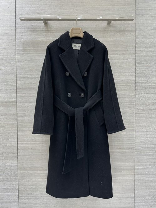 Max Mara Classic Cocoon-Shaped Wool & Cashmere Coat with Fine Craftsmanship