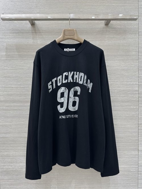 Versace Elegant Oversized Long-Sleeve T-Shirt with Digital Letter Print