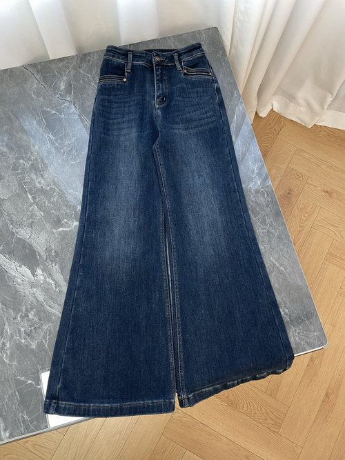 Miu Miu Retro Blue Wide-Leg Jeans for a Casual yet Sophisticated Look