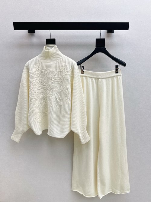 Hermes Lazy Style Wool Suit with 3D Flower Knit for Versatile Wear