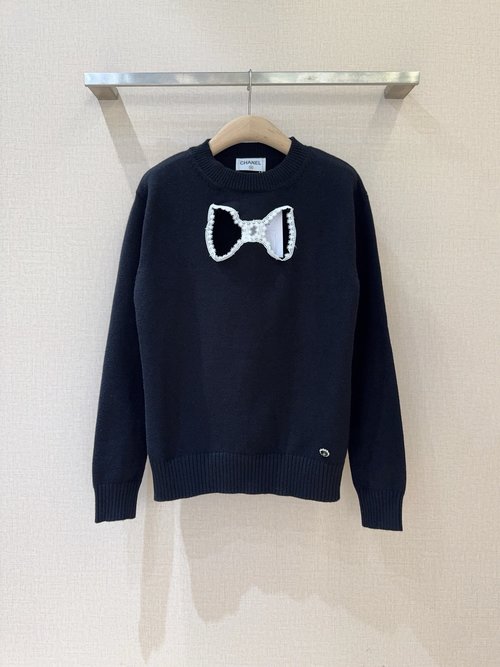 Chanel Round Neck Knit Top with Bowknot Hollow for Elegance