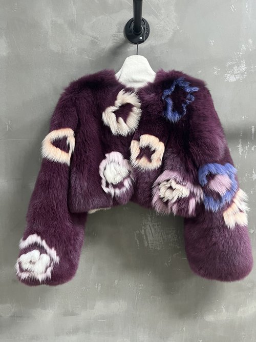 Fendi Popular Vintage-Style Fur Garment Crafted from Imported Fox Fur