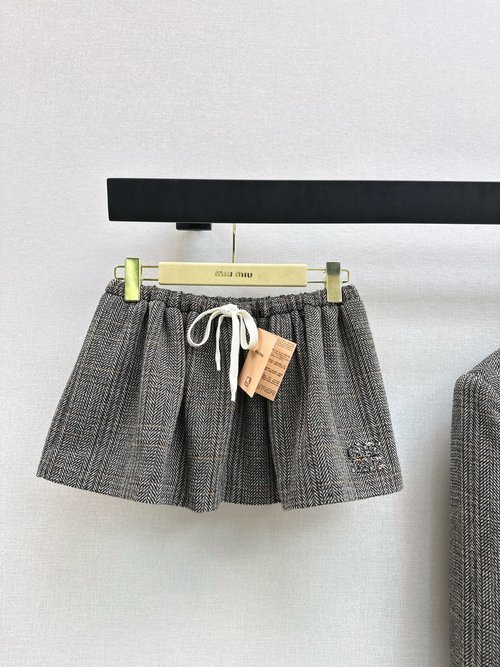 Miu Miu Miu College Style Wool Mini Skirt with Vintage and Elegant Style