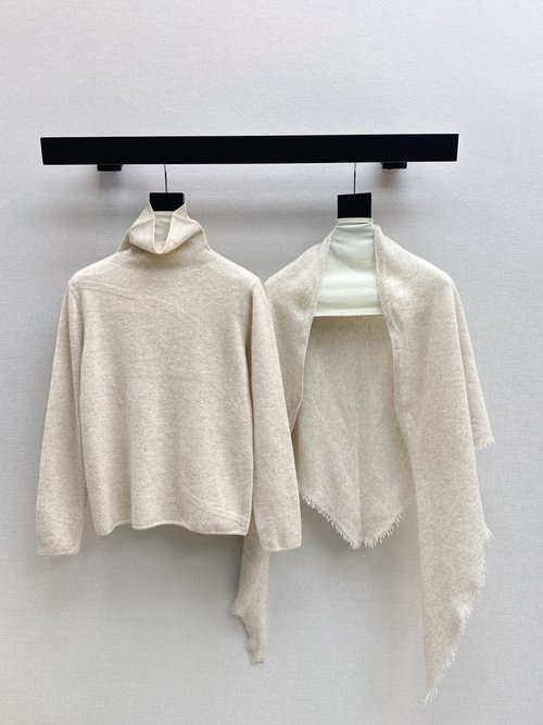 Loro Piana Cashmere Two-Piece Set: Stylish and Warm