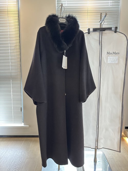 Max Mara Weekend Collection: Imported Wool Coat with Exquisite Fox Fur Collar