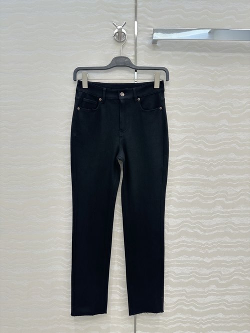 The Row Exclusive First - Release Row - Style High - Elastic Jeans for a Slimmer Silhouette