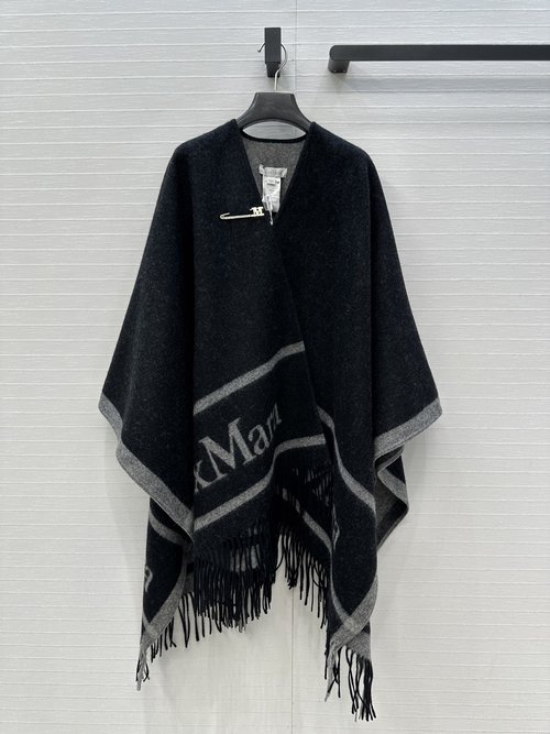 Max Mara Exclusive First-release Wool Shawl with Brooch, Elegant and Cozy
