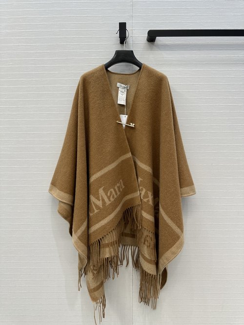 Max Mara Exclusive First-release Wool Shawl with Brooch, Elegant and Cozy