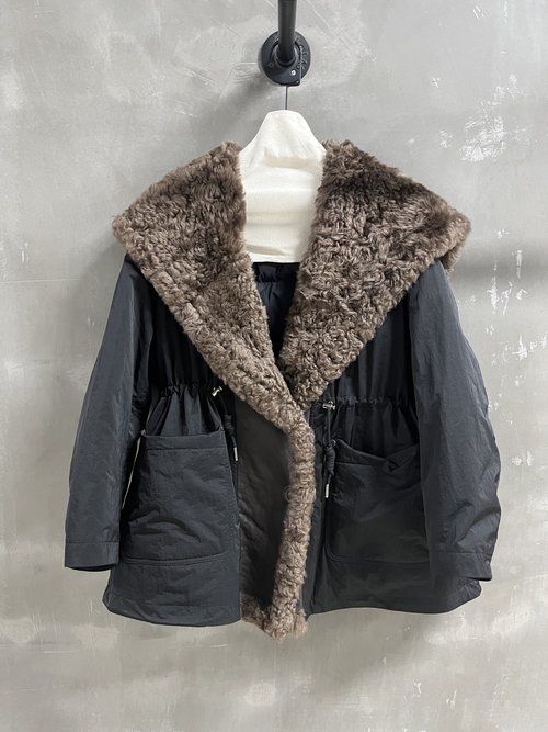 Brunello Cucinelli Classic Goose Down Jacket, Loose Fit, Elegant and Versatile