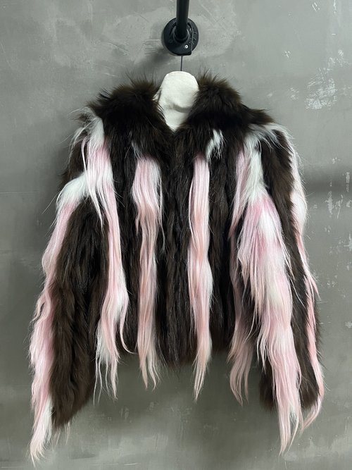Fendi Customizable Fox Fur, Sophisticated and Stylish
