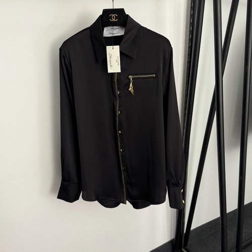 Schiaparelli Classic Long-sleeved Shirt with Golden Lip Zipper Pocket and Keyhole Single-row Button in Black