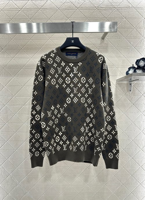 Louis Vuitton Cashmere and Wool Knitted Sweater with Four-Leaf Clover Pattern