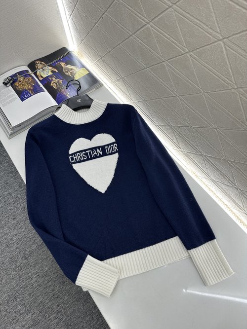 Dior Color-Blocked Heart Knit Pullover, Distinctive Texture, Stylish Appearance