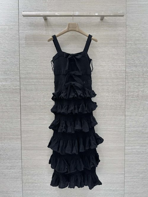 Chanel Exclusive Bow Tie Sling Cake Dress, Exquisite and Streamlined
