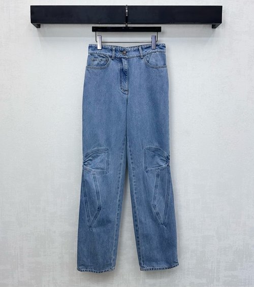 Chanel Stylish Bowknot Straight-Leg Jeans with Signature Buttons for a Polished Look