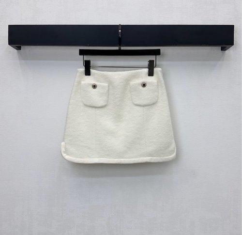 Chanel Tailored Woolen Skirt with Pocket and Zipper for Classic Look