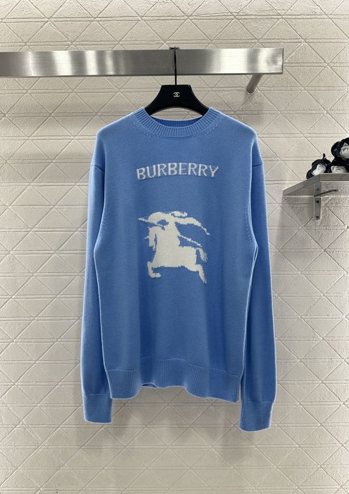 Burberry Custom Wool Yarn Knitted Horse Logo Pullover with Loose, Timeless Fit