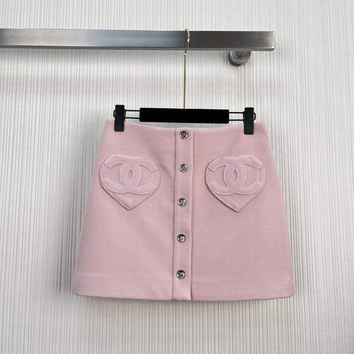 Chanel Elegant Heart-shaped Double C Pocket Wool Mini Skirt