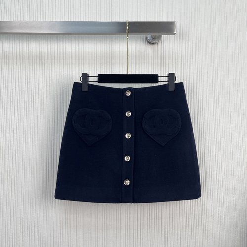 Chanel Elegant Heart-shaped Double C Pocket Wool Mini Skirt