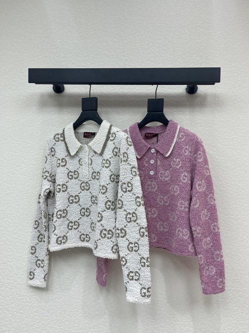 Gucci Textured Knit Pullover with Double G Pattern and Contrasting Trim Collar